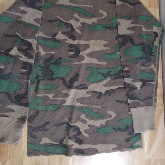 Vintage 80s Field & Stream Camouflage Thermal Knit Shirt - Picture 2 of 7